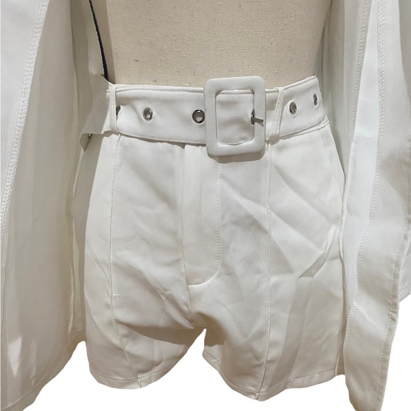 Blazer and Shorts Set with Belt - Picture 2 of 3